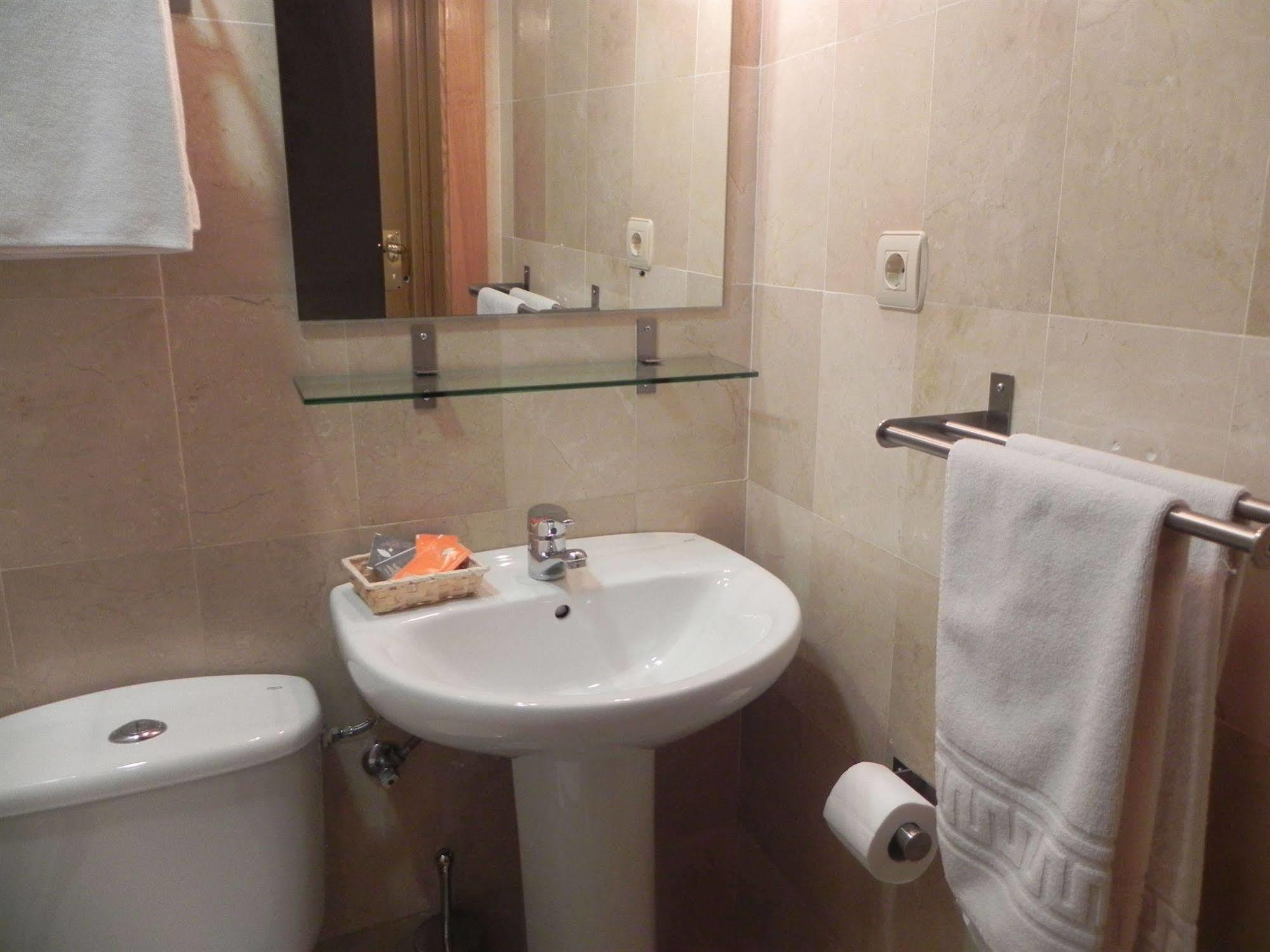 Hostal El Olivo Granada Luaran gambar